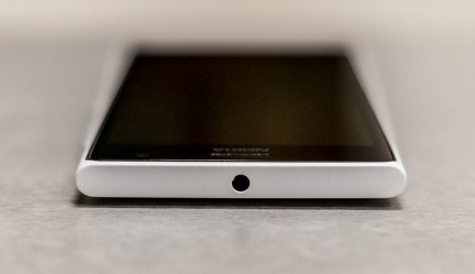 Nokia_Lumia_730-10
