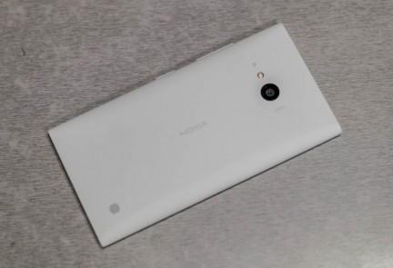 Nokia_Lumia_730-6