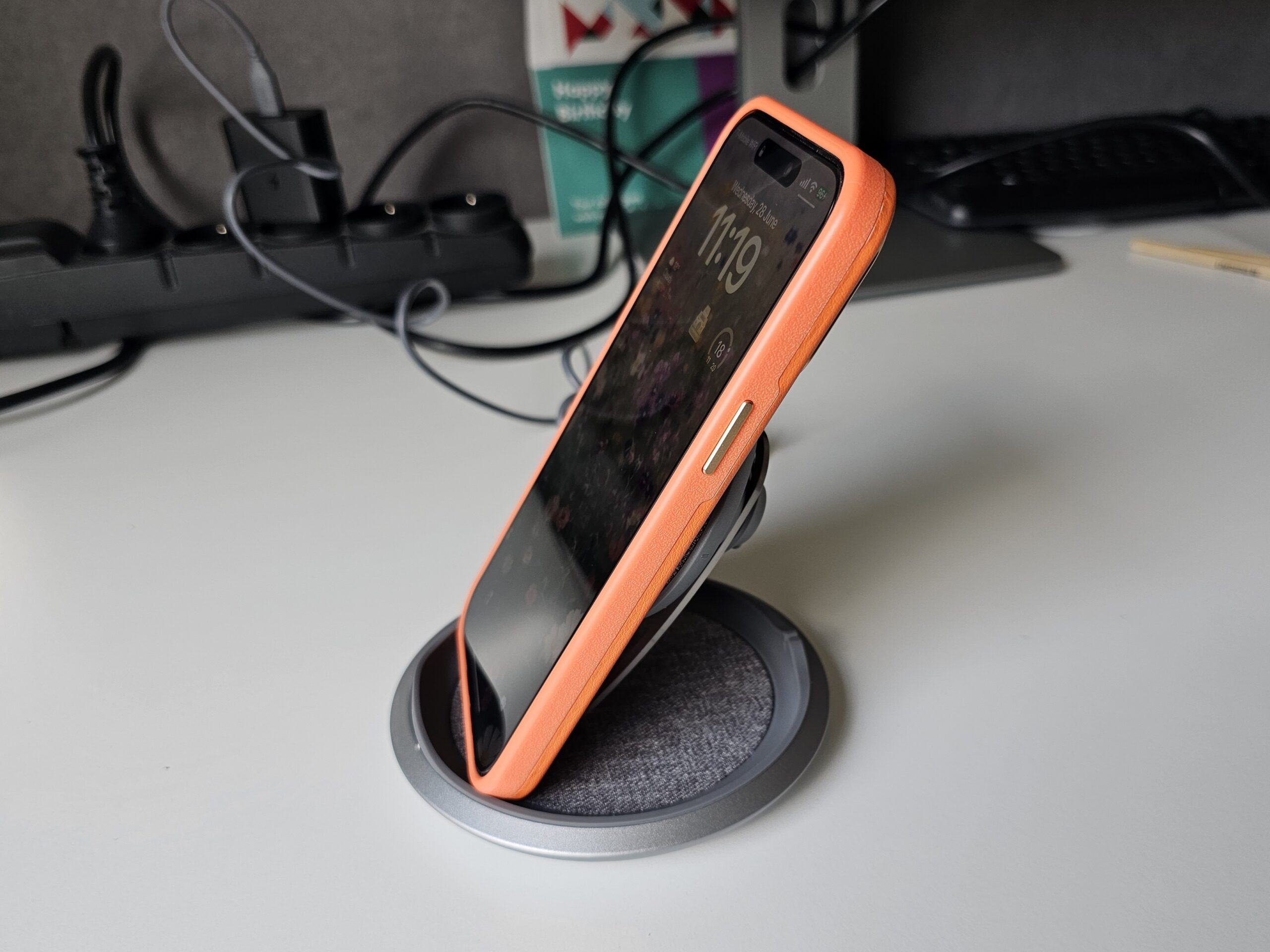 Xiaomi tiene un stand con carga inalámbrica más potente que cualquier móvil  actual