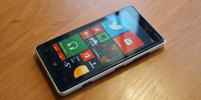 Империя наносит ответный удар — обзор Nokia Lumia 820