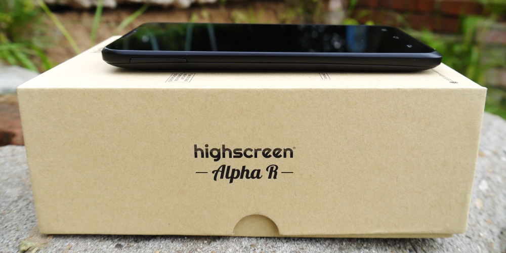 Знакомство с Highscreen Alpha R — самый доступный монстр автономности с FullHD
