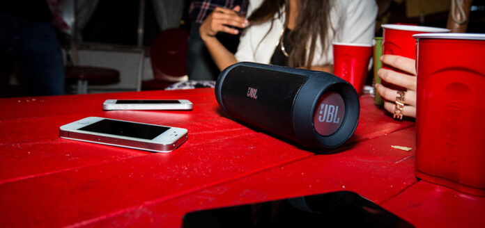 Bluetooth-колонка JBL Charge 2