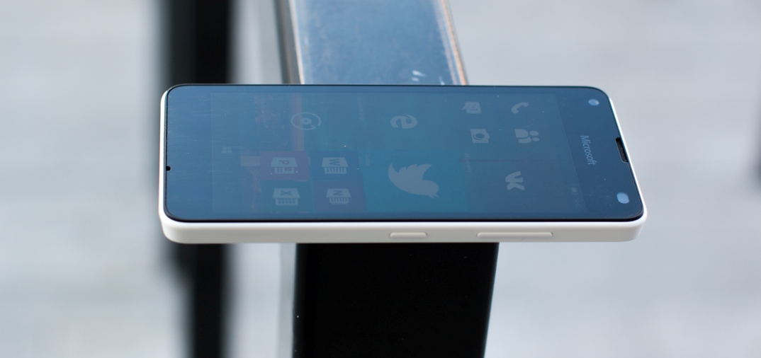Microsoft Lumia 550 – маленький, да не совсем удаленький