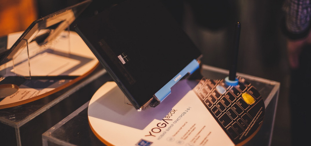 Lenovo представила в Украине устройства 2 в 1 Yoga Book