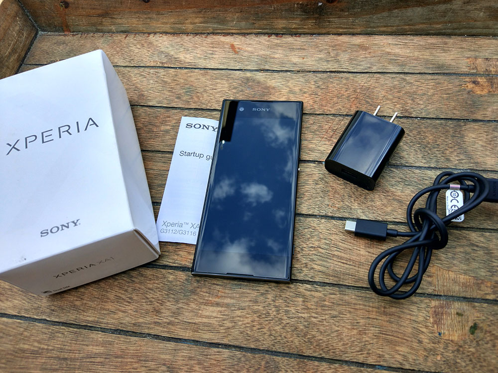 Baxış-icmal Sony Xperia XA1: məhdudiyyətsiz orta sinif