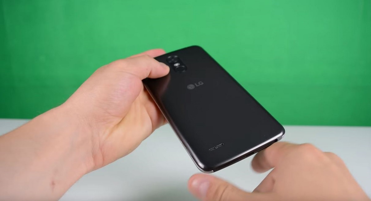 Відео LG STYLUS 3