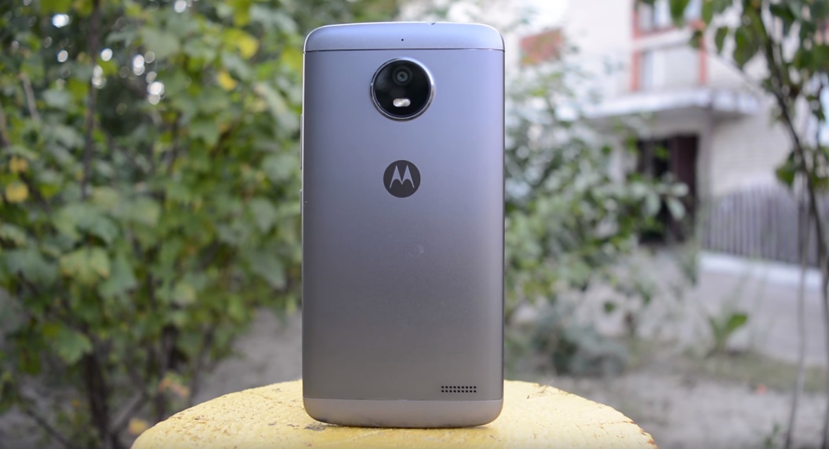 Відео: Огляд Motorola Moto E4