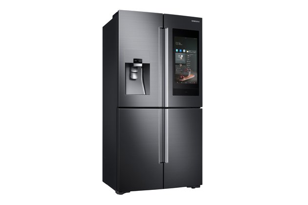 Новый холодильник от Samsung обзавёлся голосовым ассистентом, камерой, гигантским экраном и мощными динамиками