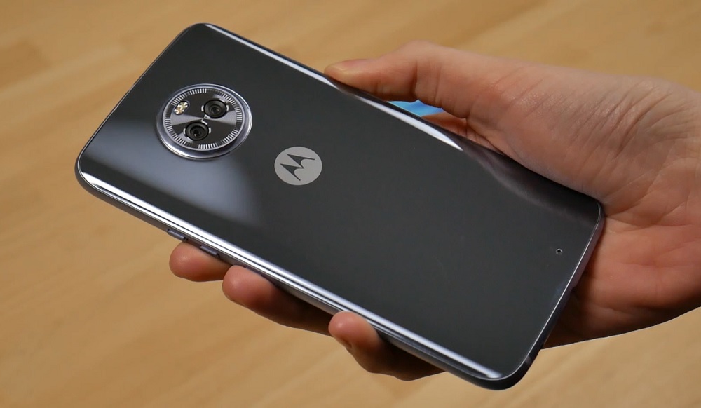 Відео: Огляд Motorola Moto X4 - Середнячок з новеньким процесором Snapdragon 630