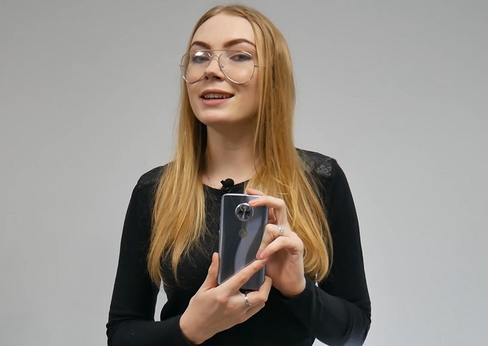 Лиза Минаева и Motorola Moto X4