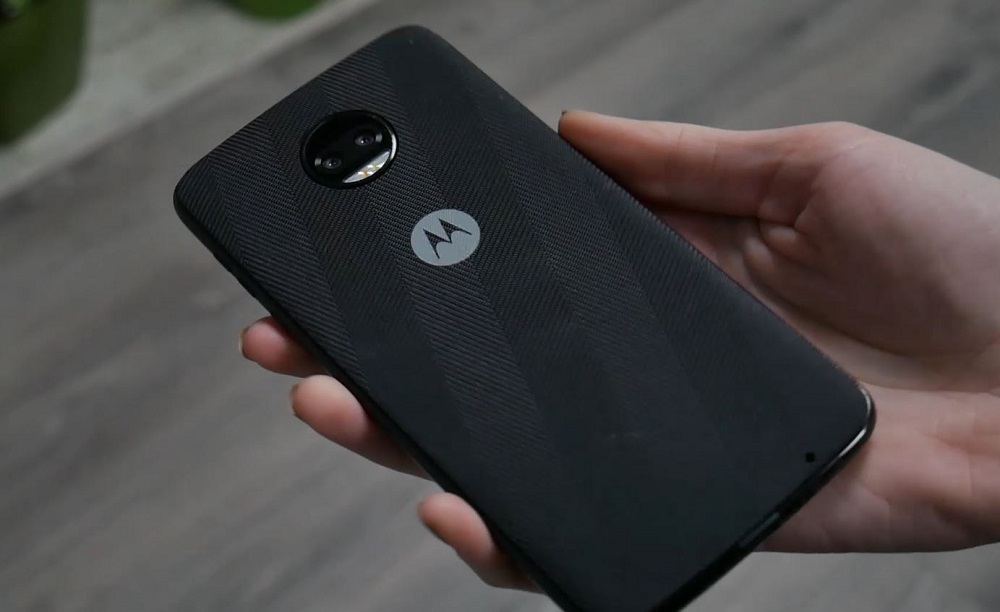 Обзор Motorola Moto Z2 Force -