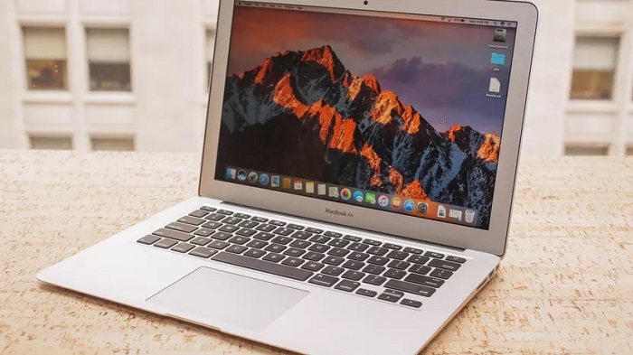 Apple випустить дешевий Macbook Air