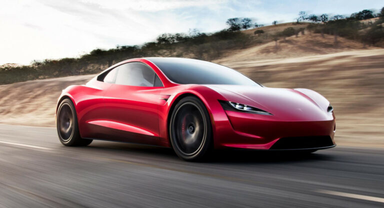 Tesla Roadster мотивирует Koenigsegg пересмотреть свои суперкары