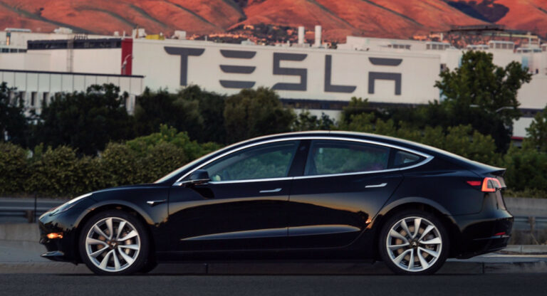 Tesla предлагает “мгновенную доставку” новых Model 3