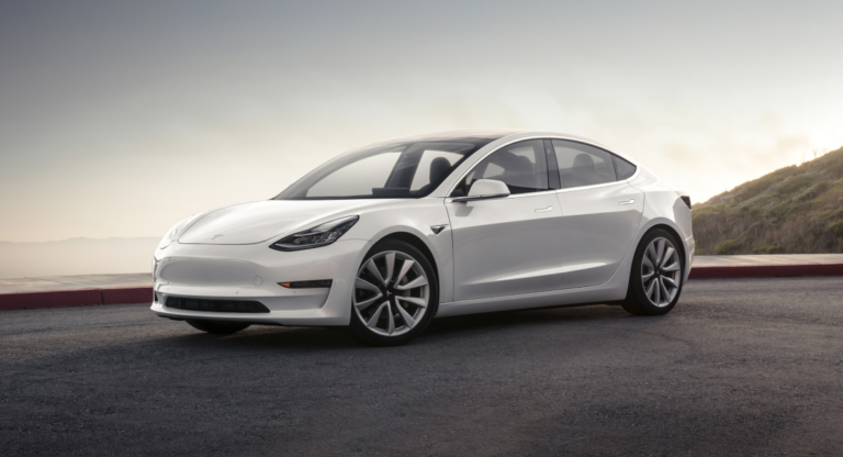 Tesla сократит цветовую палитру электрокаров для ускорения производства