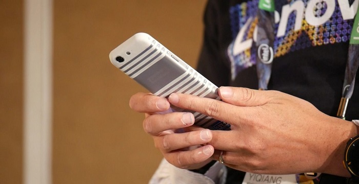Lenovo foldschopný smartfón