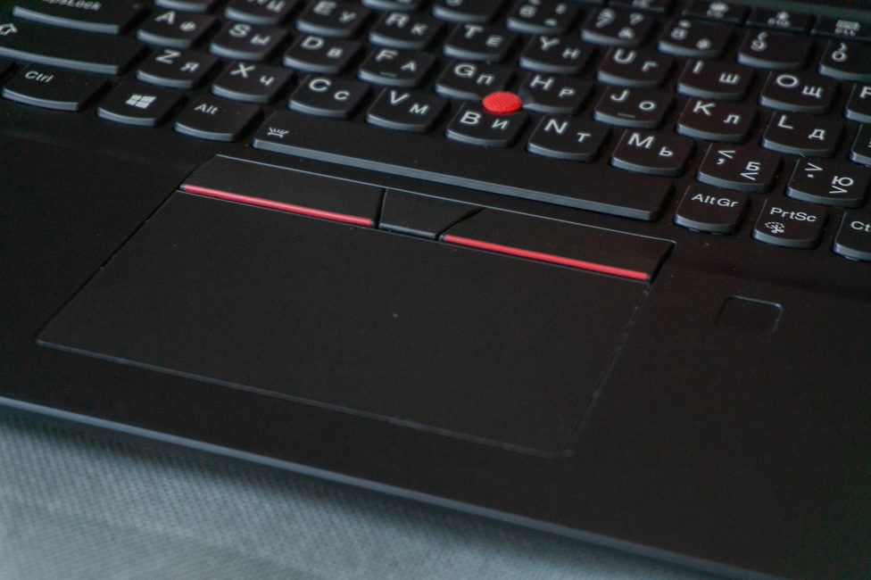 Lenovo ThinkPadのX390ヨガ