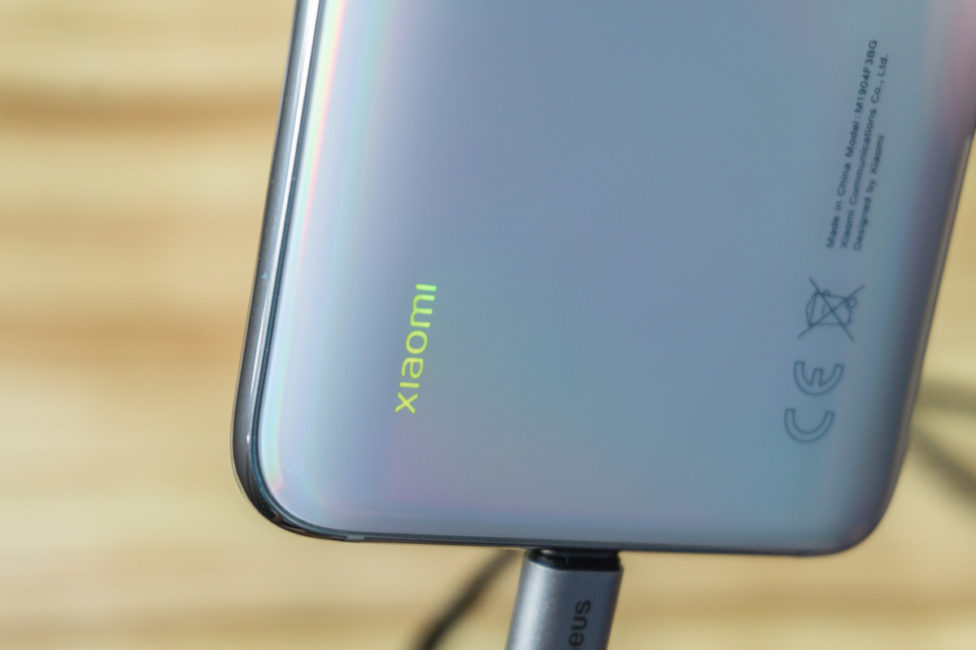 Xiaomi Mi 9 энгийн хувилбар