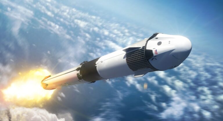 Идут последние приготовления перед стартом SpaceX Crew Dragon
