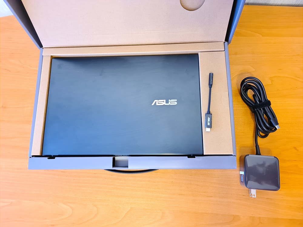 ASUS Leabhar Zen 13 (UX325)