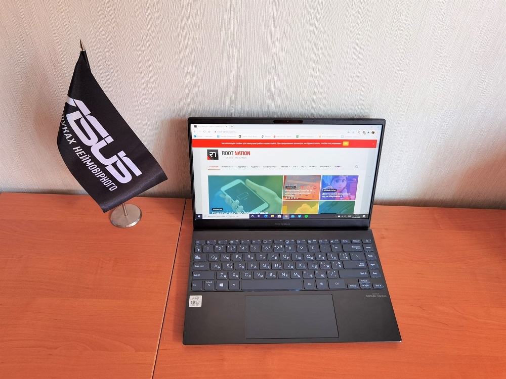 ASUS ZenBook 13（UX325）