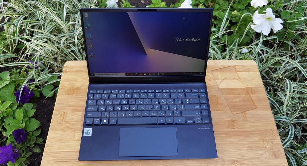 ASUS ZenBook 13（UX325）