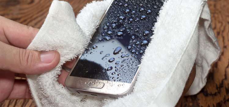 Što učiniti ako utopite svoj pametni telefon?