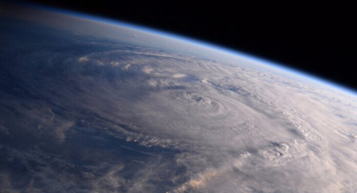 космічний ураган у верхніх шарах Землі