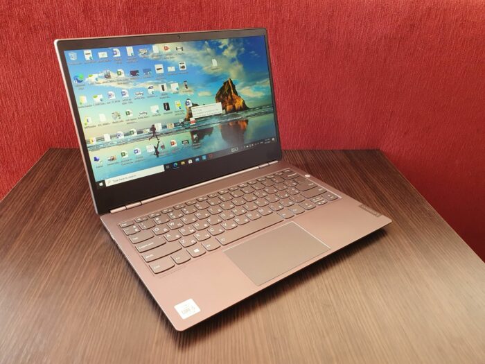 Pogled Lenovo ThinkBook Plus