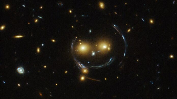 Gravitational lens