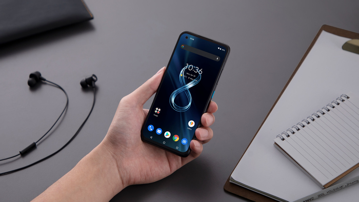 ASUS Zenfone 8