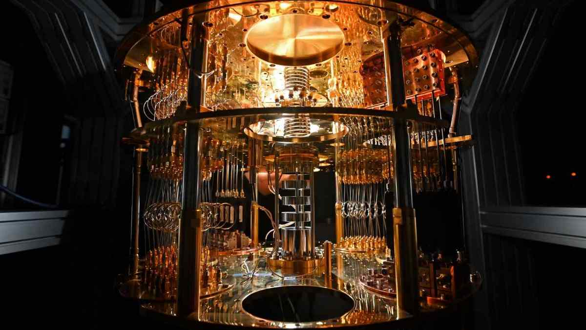 A dilution refrigerator for cooling a quantum computer