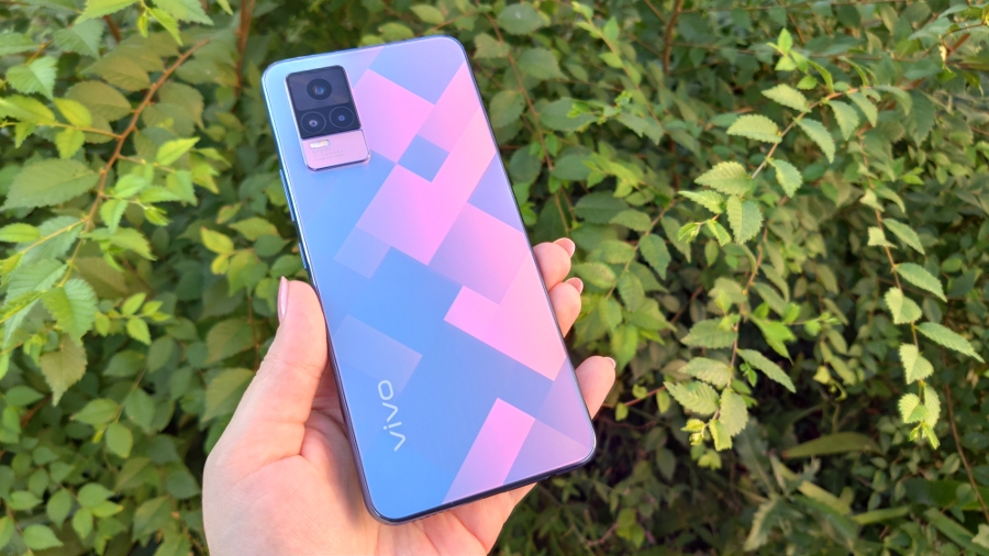 vivo V21