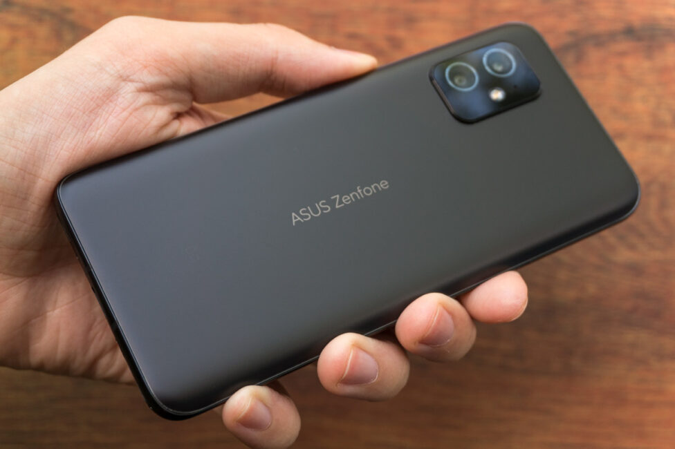 ASUS Zenfone 8- ը