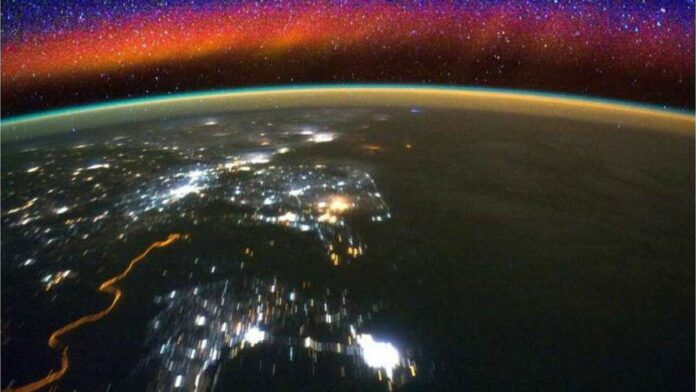 atmpsphere Earth airglow