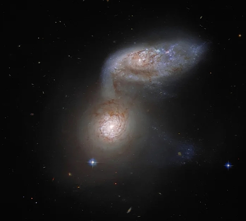 Габбл зафіксував чарівні деталі зіткнення двох галактик