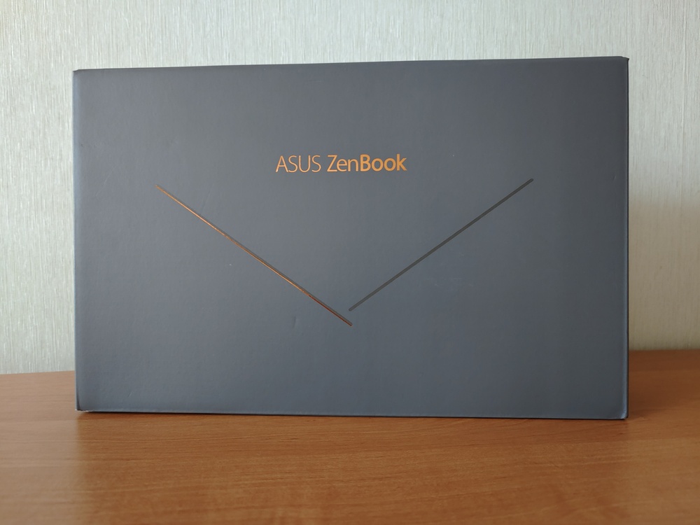 ASUS ZenBook 13 OLED（UX325）