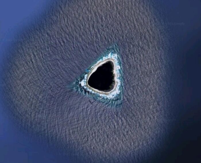 google-maps-black-hole-ocean