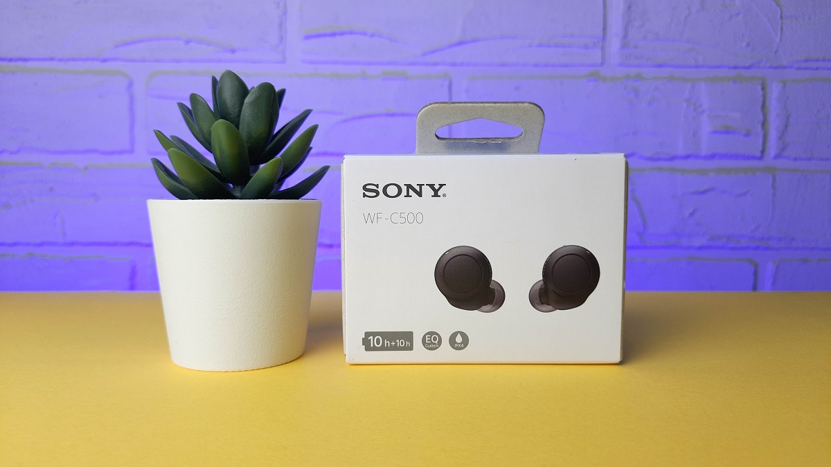 Огляд Sony WF-C500: доступні TWS-навушники з відмінним шумозаглушенням