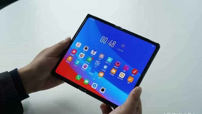 oppo-foldable-peacock-2022-02