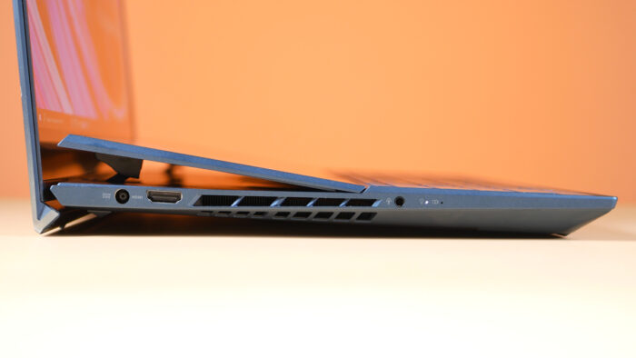 ASUS ZenBook Pro ดูโอ 15 OLED UX582