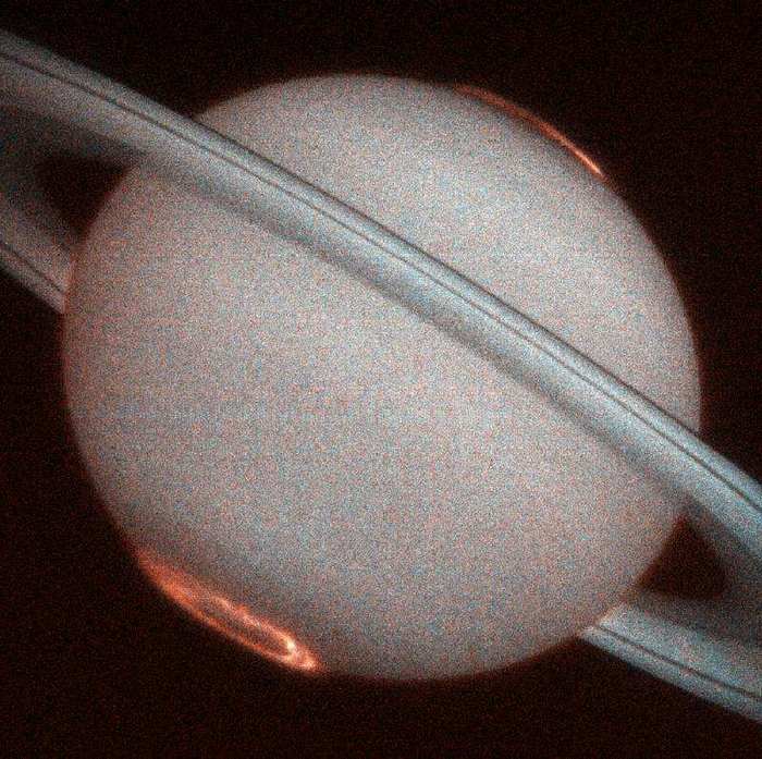 Вчені визначили, яким чином на Сатурні утворюються незвичайні полярні сяйва