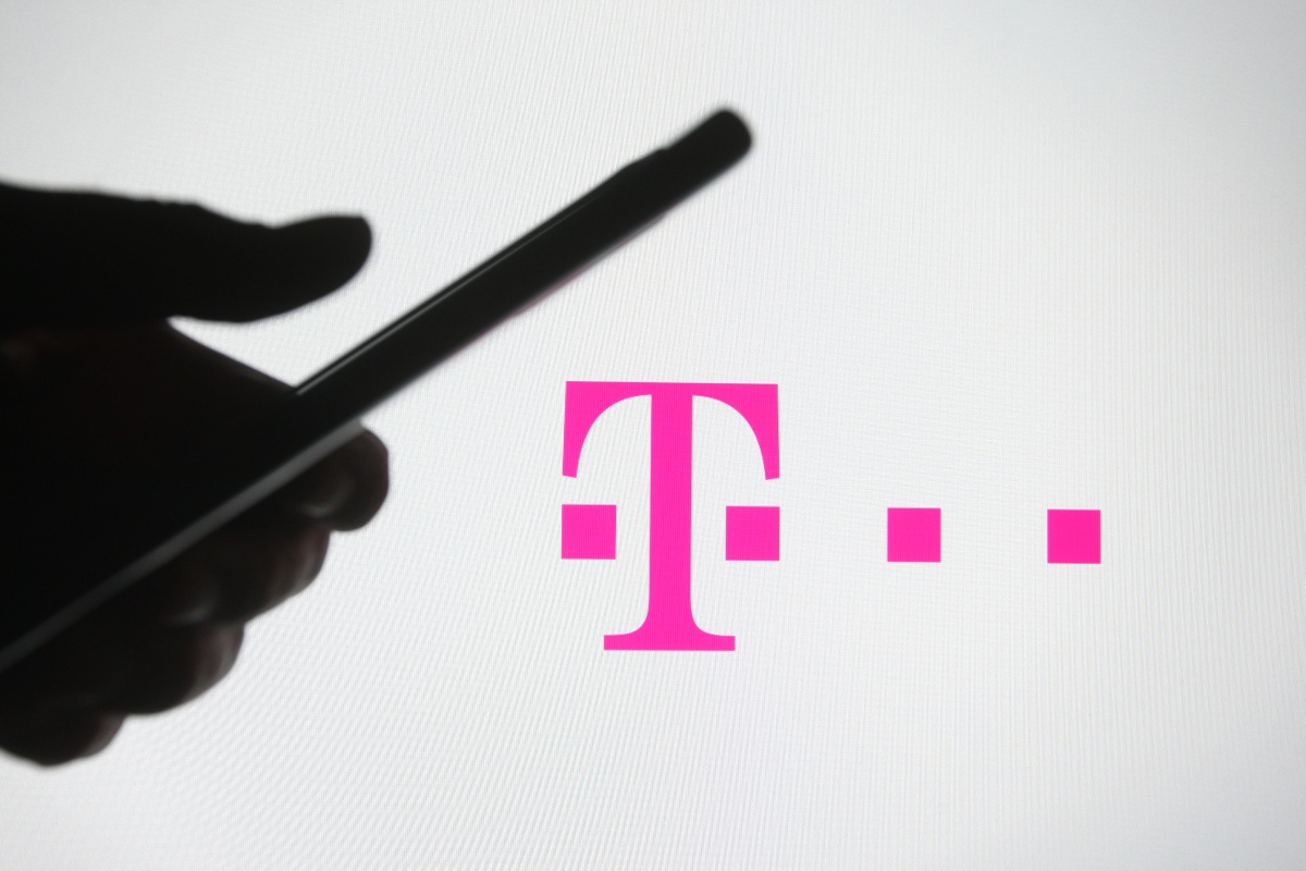 T-Mobile oferuje darmowe startery dla Ukraińców w punktach recepcyjnych, sklepach przygranicznych i na dworcach