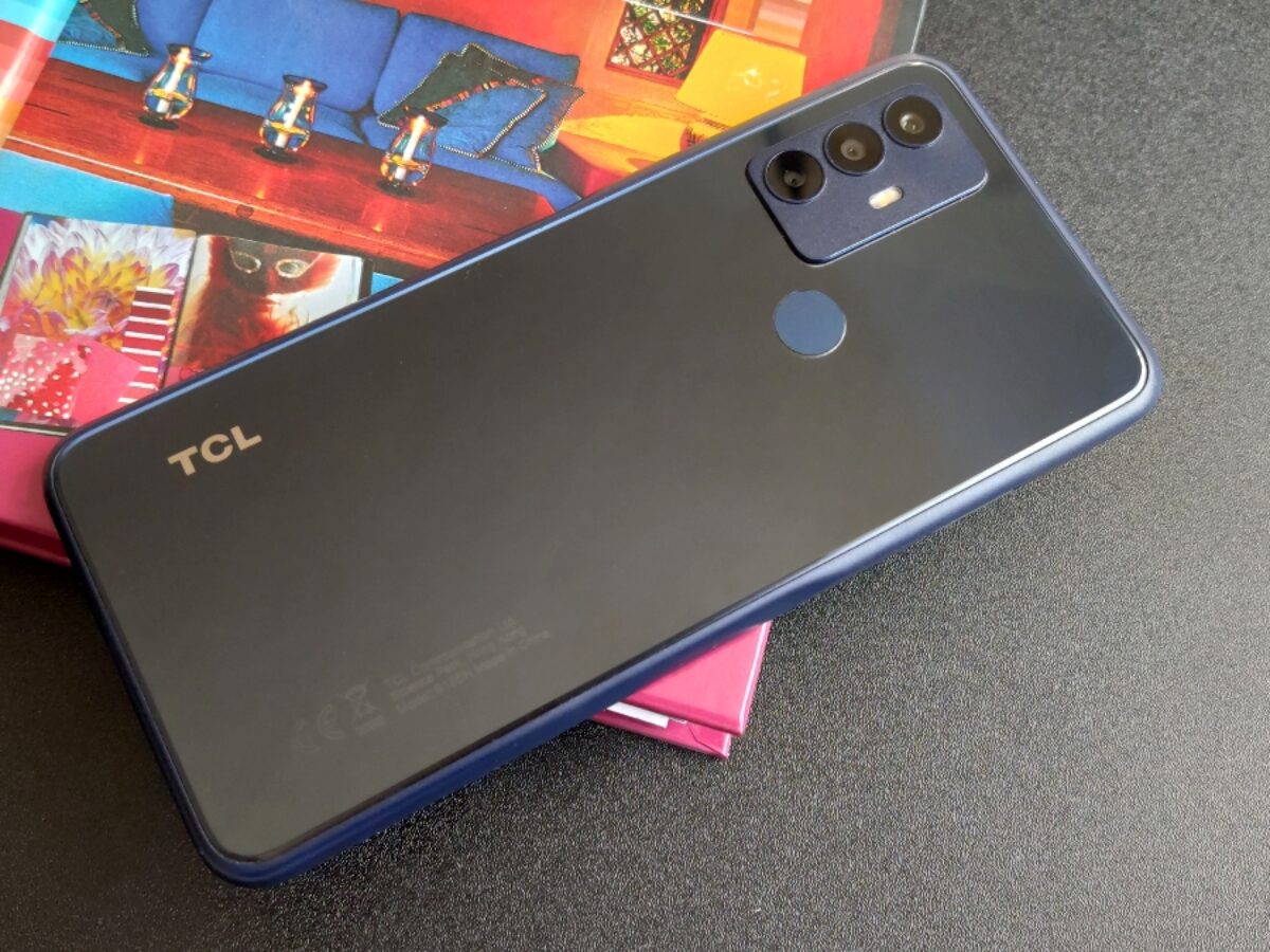 TCL 30 SE review: Affordable smartphone with NFC