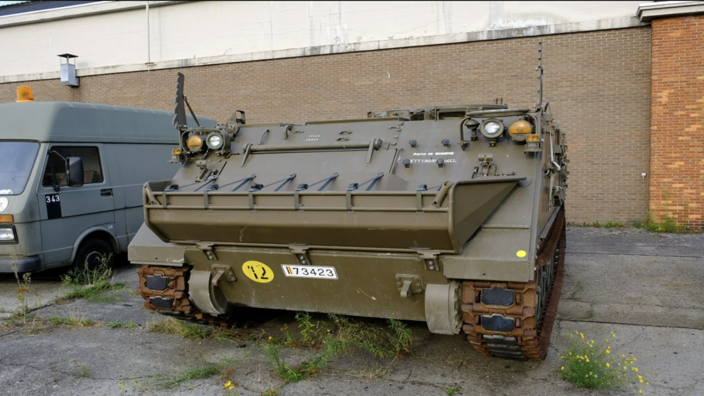 M113