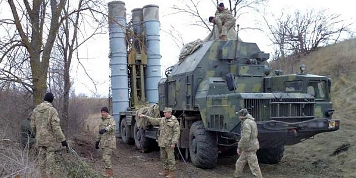 Словакия прехвърли на Украйна системата за противовъздушна отбрана С-300