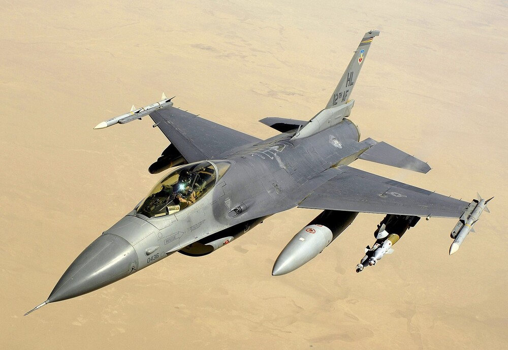 F-15 F-16ga qarshi