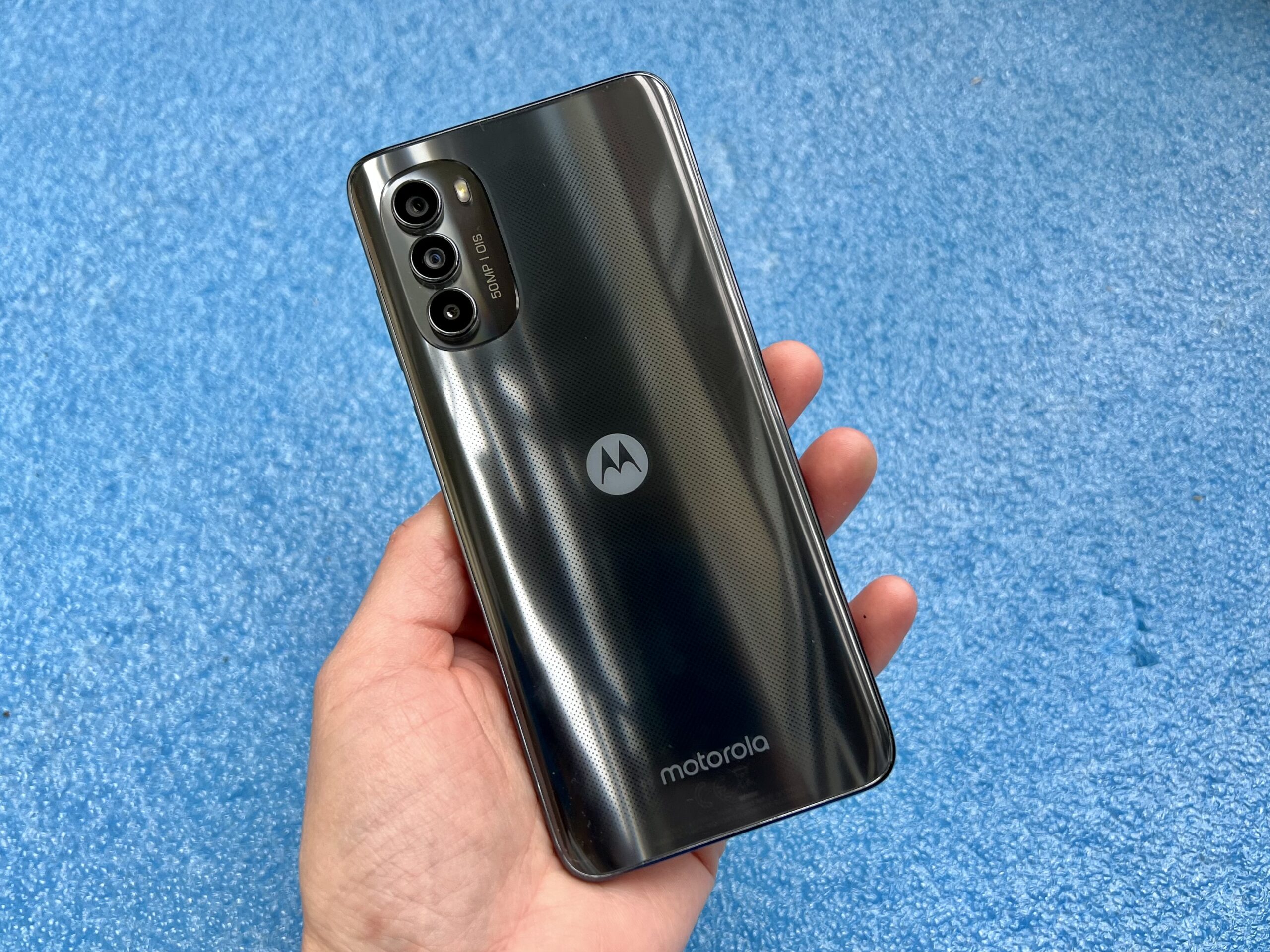 Moto G82 5G review: inexpensive smartphone with OIS and AMOLED