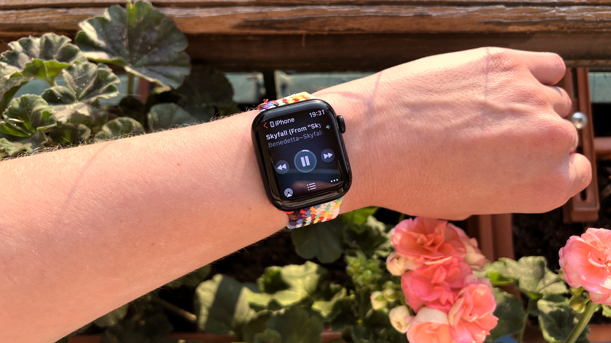 de madera nivel Gracia Cómo agregar música a Apple Watch y escucharla sin teléfono?
