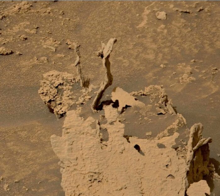 „Curiosity“ Marse aptiko tikrai keistų akmeninių bokštų